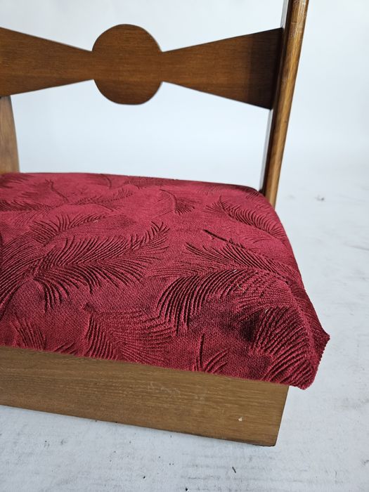 Klęcznik  z welurową tapicerką