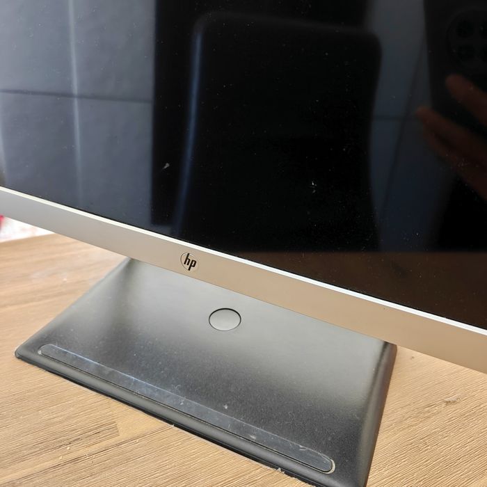 Monito HP Pavilion 27cw 27" IPS FHD 75Hz – Excelente Estado