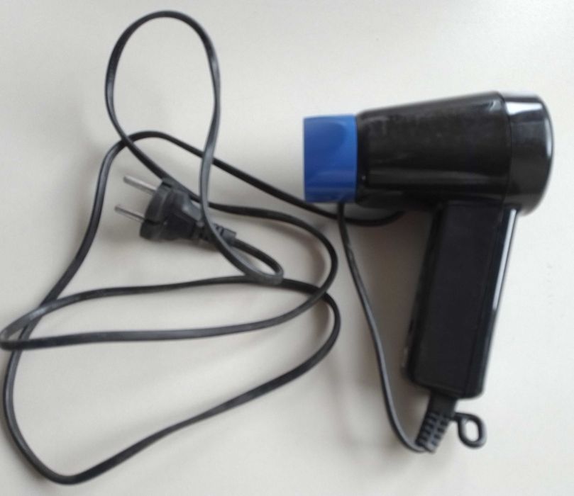 Secador em preto e azul