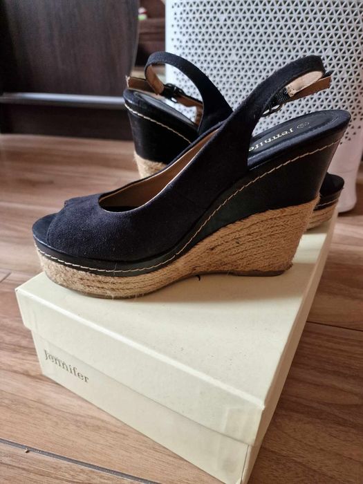 Sprzedam sandały na koturnie  r 38