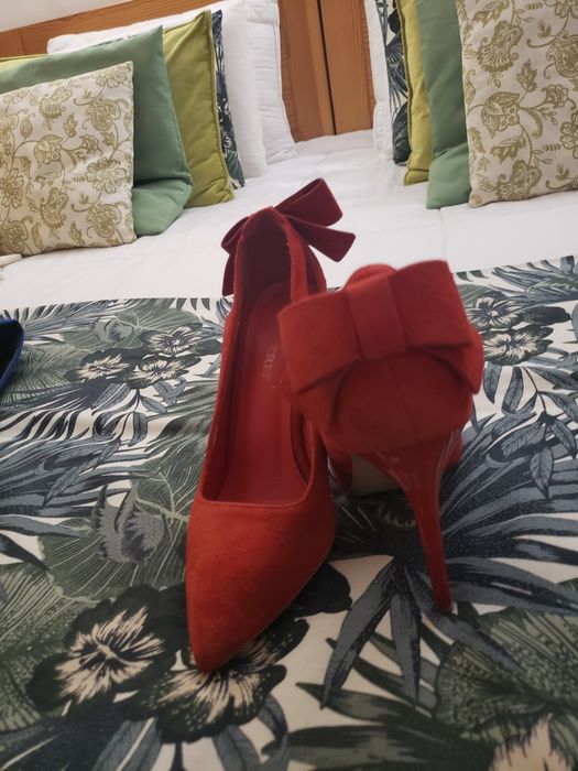 Sapato de tacão alto vermelho 37 em muito bom estado