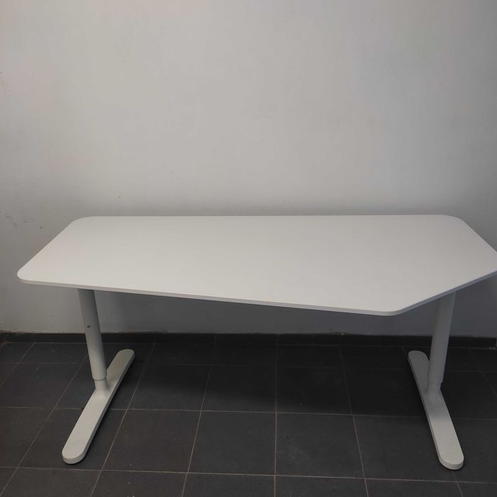 Secretária escritório/gabinete/consultório