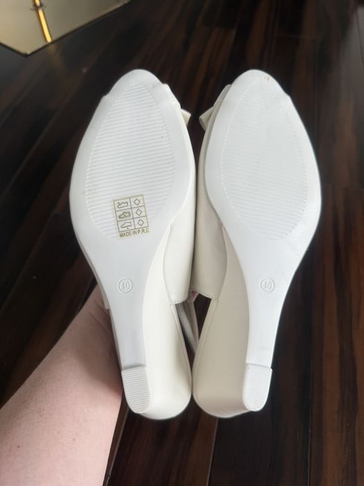 Nowe sandały na koturnie VICES