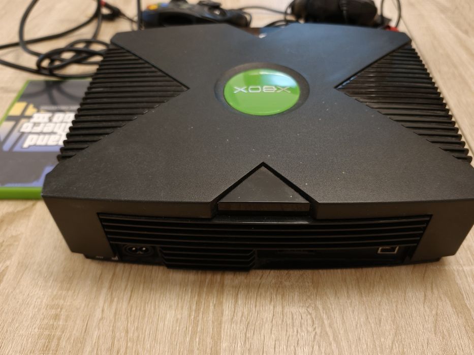Xbox Original (Primeira Geração) – Modelo sem Corrosão + Comando c/ Mod PC