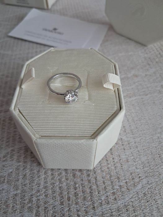 Anel Swarovski novo com etiquetas