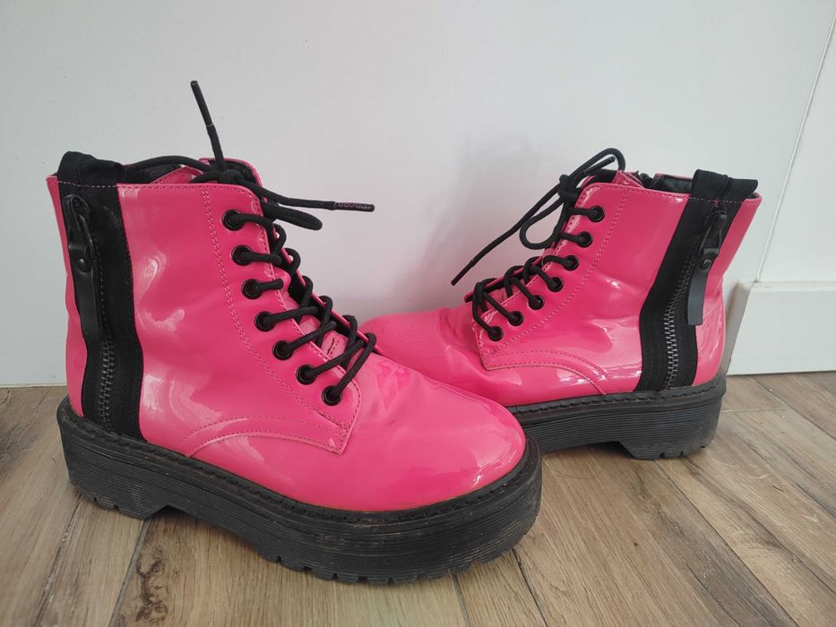 Botki Cropp glany martens roz.37 trapery