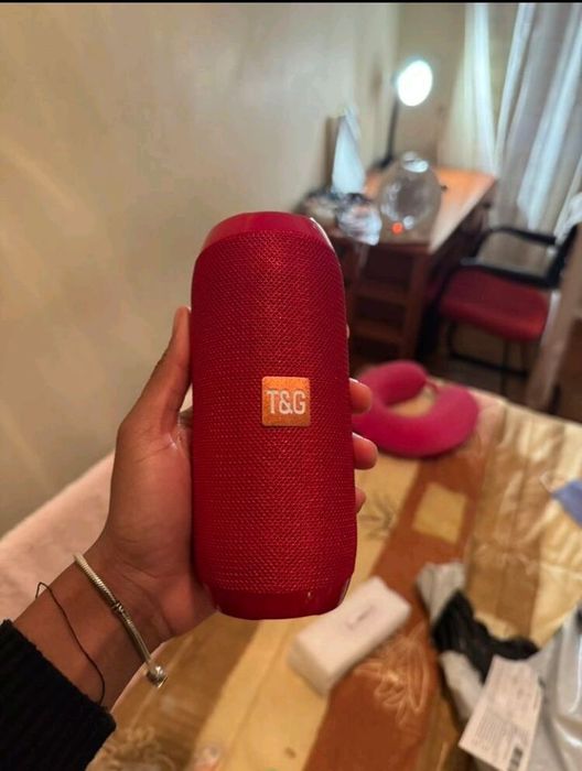 Coluna de som vermelha