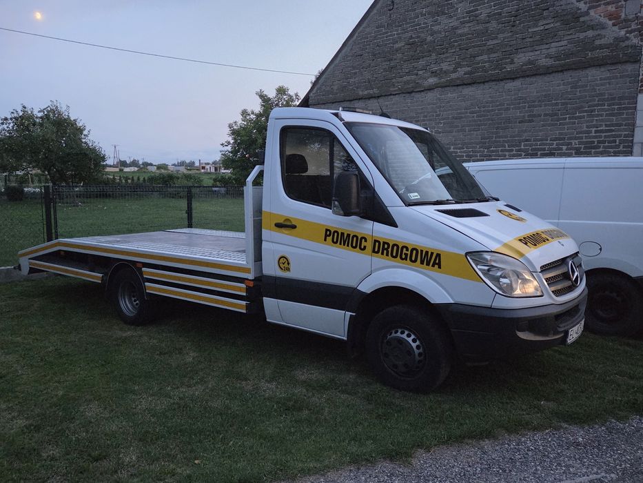 Usługi Holowania Pojazdów. AUTO POMOC 24H  Transport Wynajem.