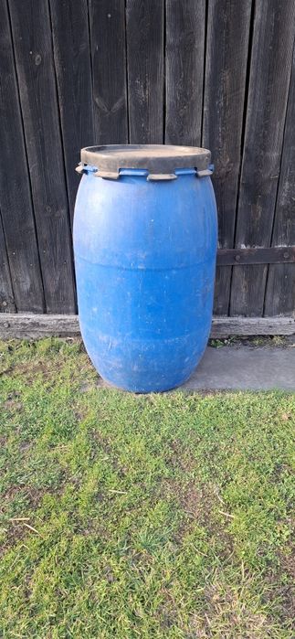 Plastikowa beczka 120 litrow na deszczówkę