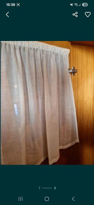 Roupeiro castanho em madeira para criança