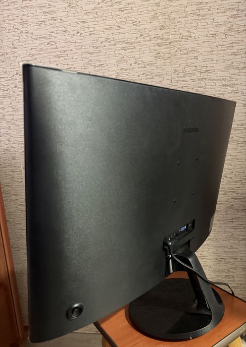 27-дюймовый компьютерный монитор