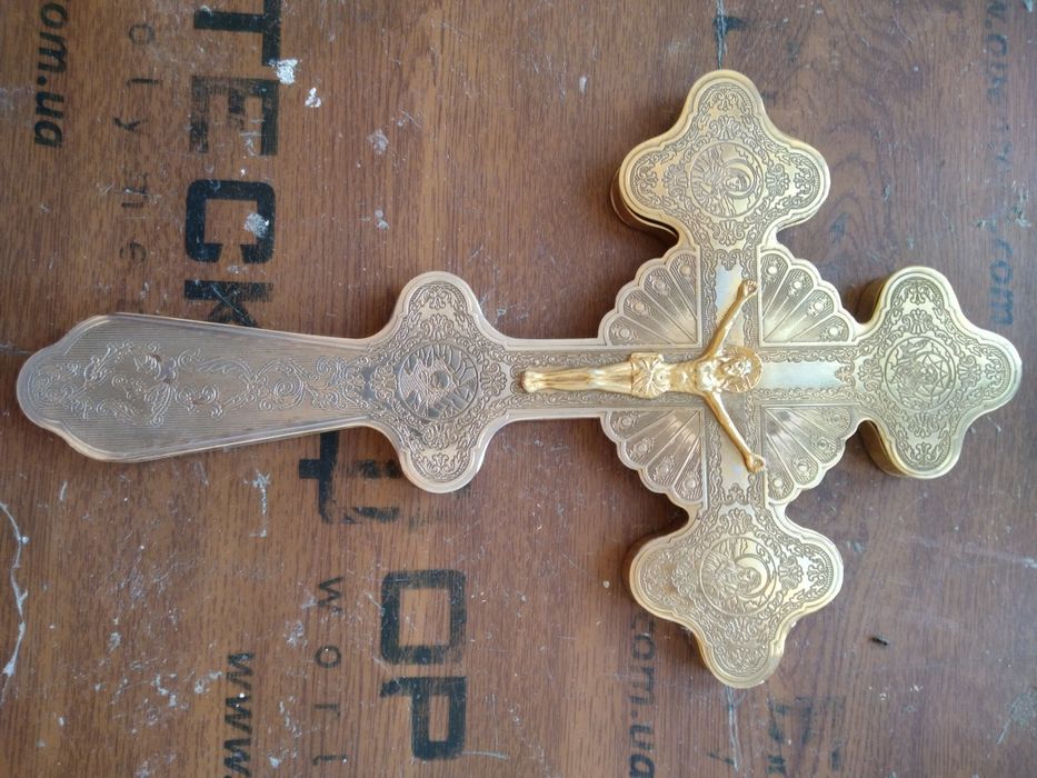 Крест напристольный