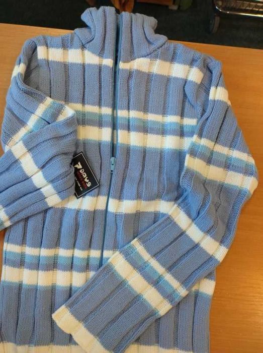 Nowe damskie 2swetry w paski wykonane z akrylu oraz akrylu i lycryNOWE