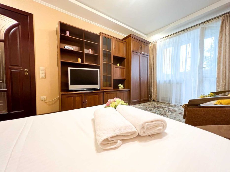 Бульвар Лесі Українки 28, 1к, метро Печерська 3 хв, подобово/погодинно