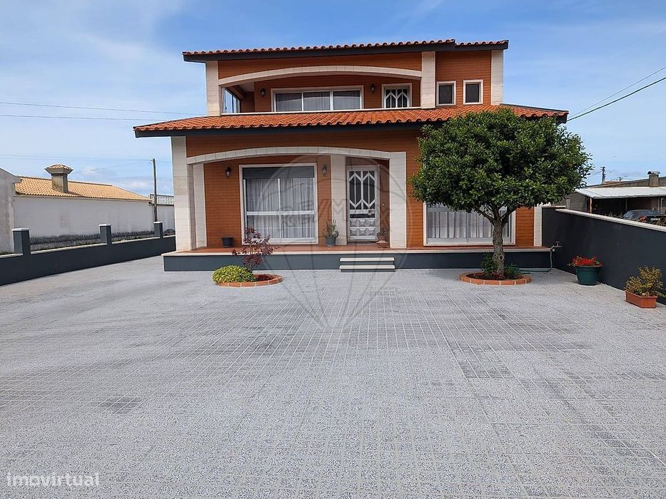 Moradia T5 para venda