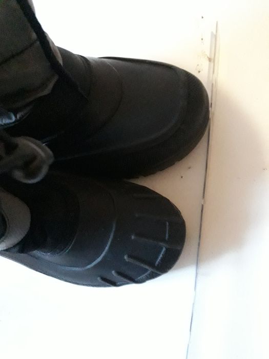 Продам чобітки для хлопчика 22.5см