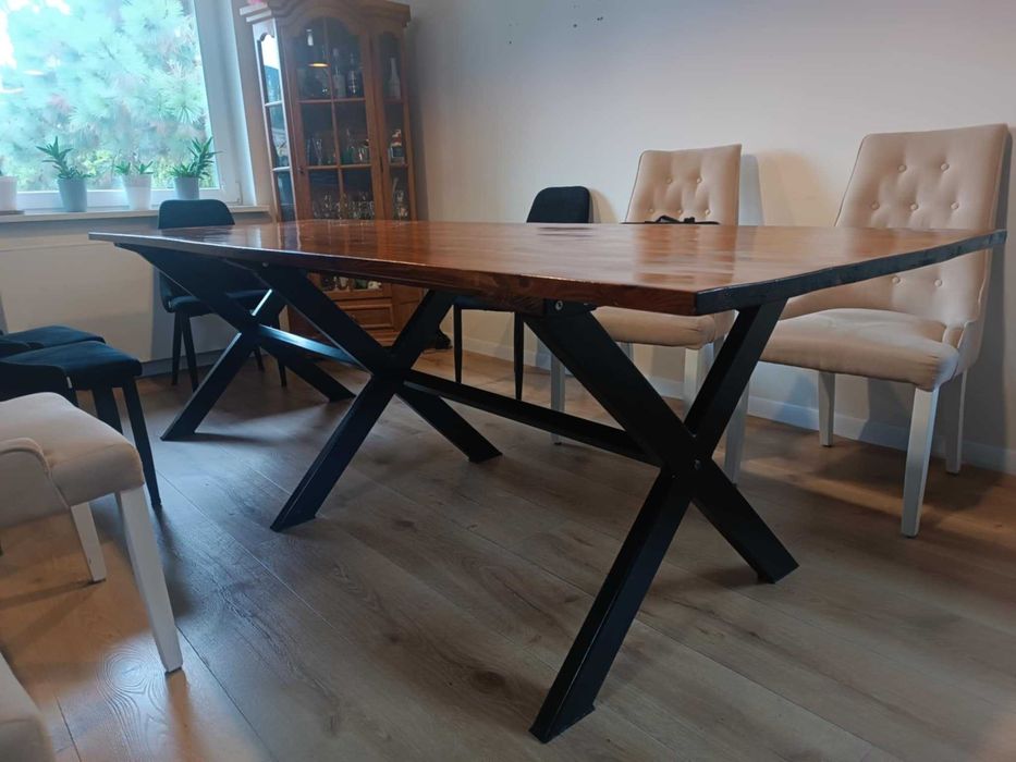 Przepiękny stół w stylu loftowym