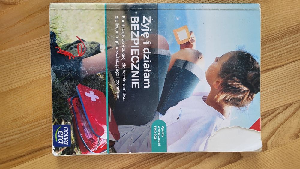 Podręcznik do BHP "Żyję i działam bezpiecznie" klasa 1 Technikum