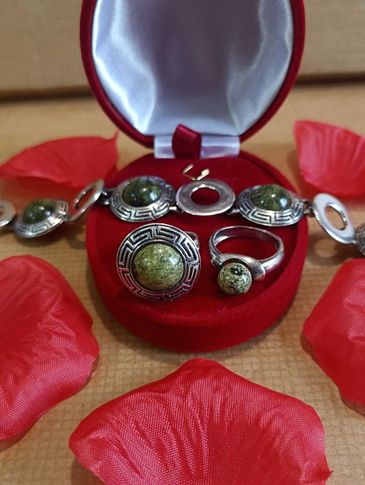 Серебряный комплект браслет, кольцо ,камень серпентинит, змеевик