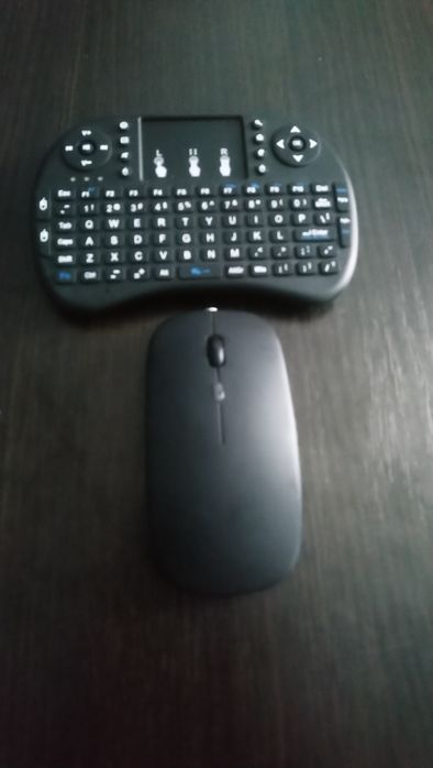 Бездротова клавіатура та мишка