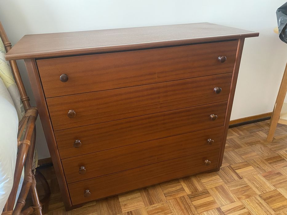 Conjunto cómoda e mesas de cabeceira