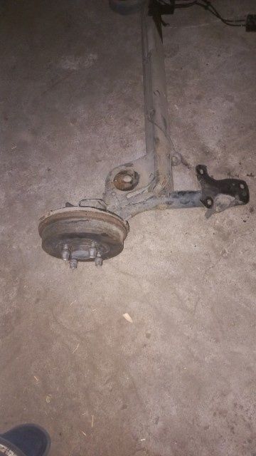 Belka tylnego zawieszenia renault twingo 2 2lift  dawca