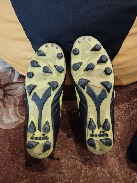 Продам бутсы футбольные