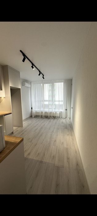 Квартира з новим ремонтом біля Центрального парку на 4 поверху
