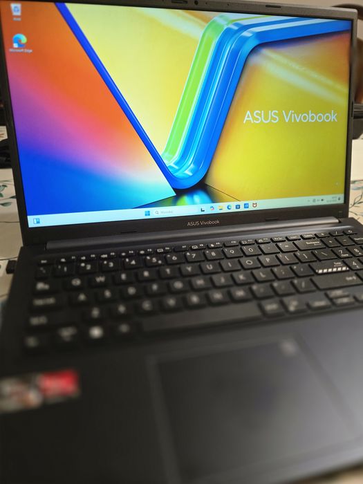 Laptop ASUS Vivobook 16 / 16GB RAM /  512GB
