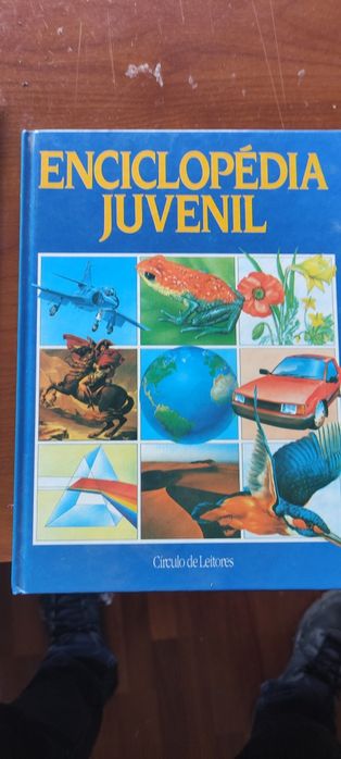 Enciclopédia juvenil  
10 livros 
Círculo de Leitores 
Em prefeitas co