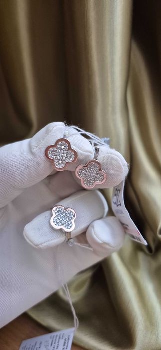 Продам  роскошный  серебрянный  набор с золотыми  накладками