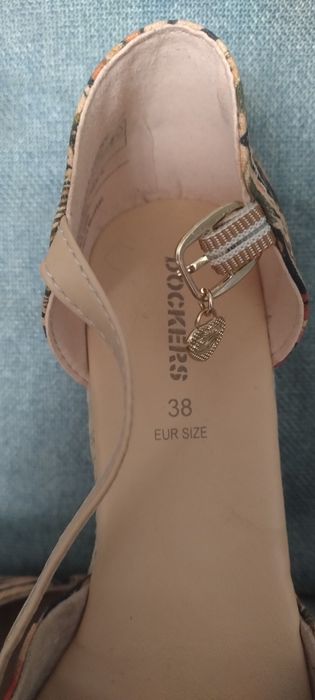 Sandały na niskiej koturnej 38 Dockers