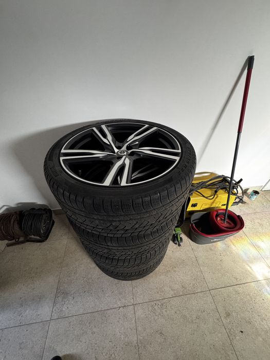 sprzedan 4 felgi z oponami 275/35R22