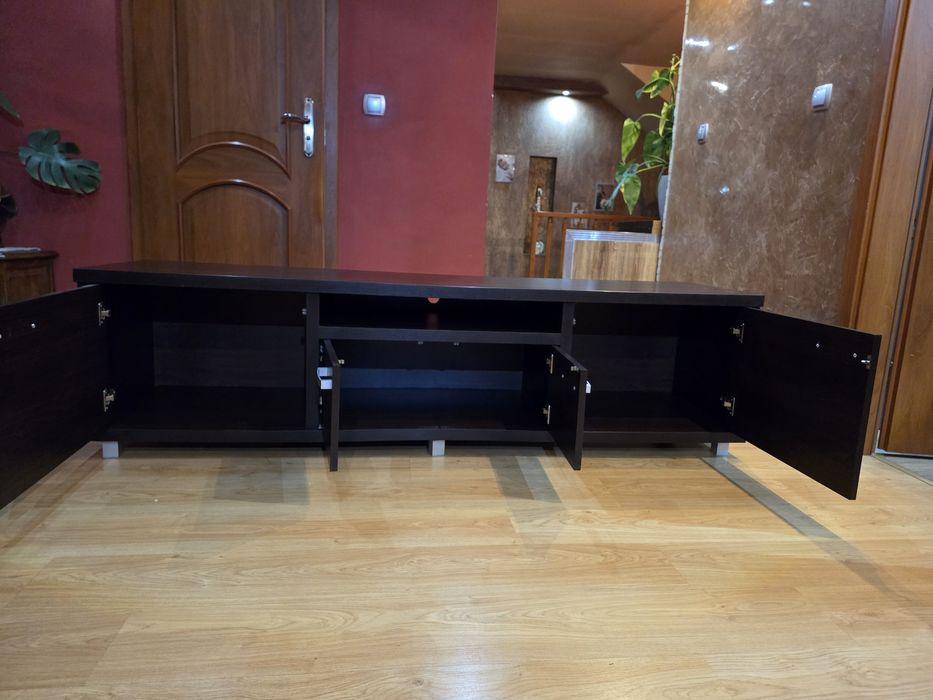 Zestaw solidnych mebli