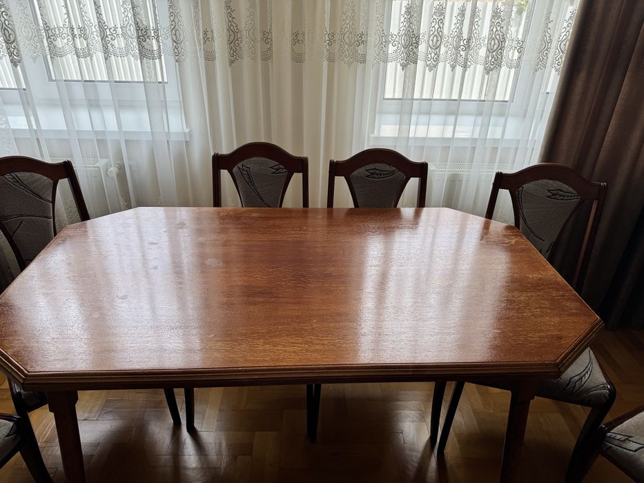 Продам деревʼяний стіл із кріслами 6 шт