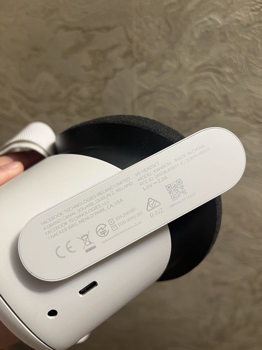 Meta Oculus Quest 2 64 гб без контроллерів