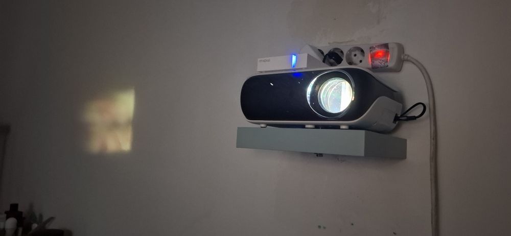 Projetor full HD nativo 200" com suporte 4k