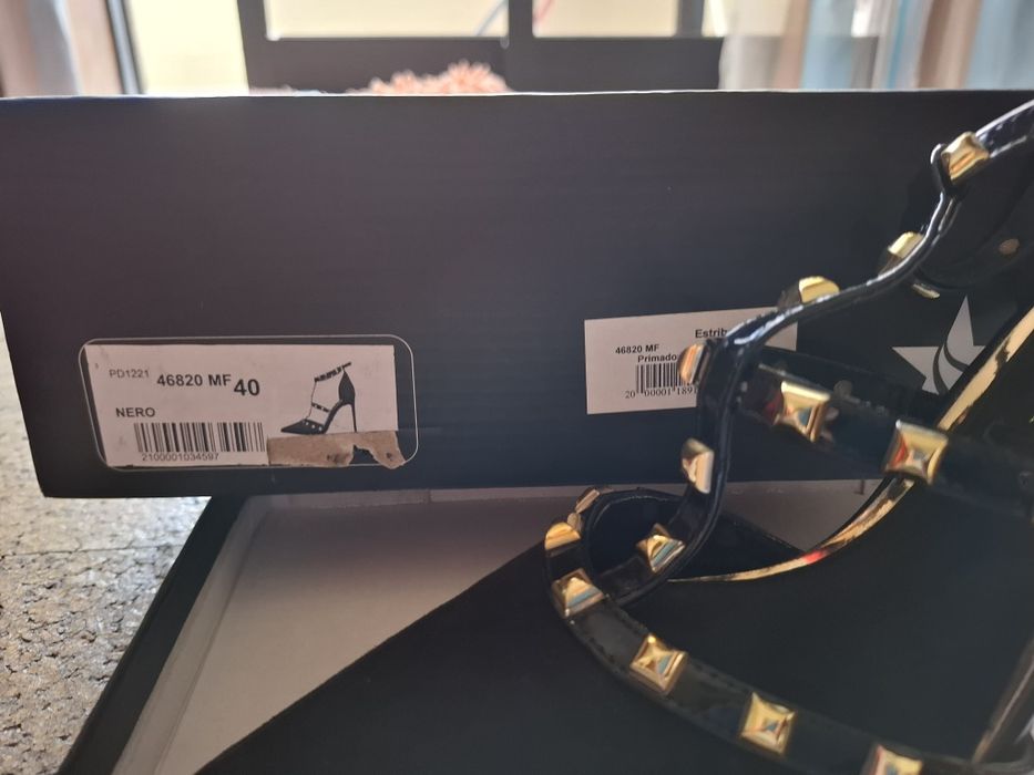 Calçado ,aberto em caixa original,resto de colecção  individual