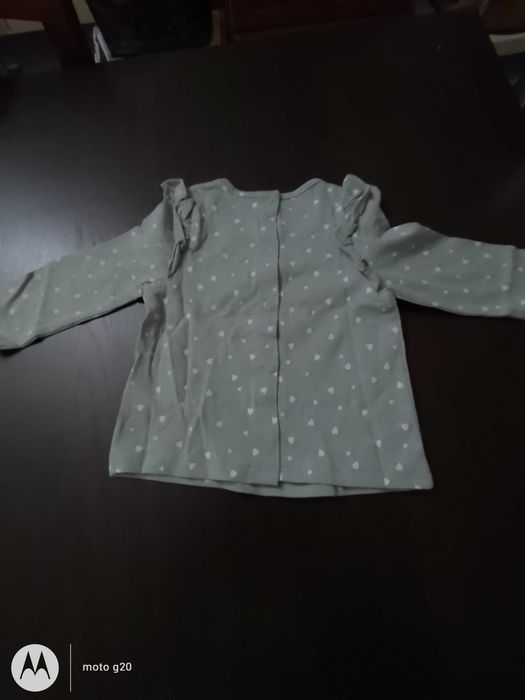 2 Camisinhas bebé 6 meses Vertbaut a estrear