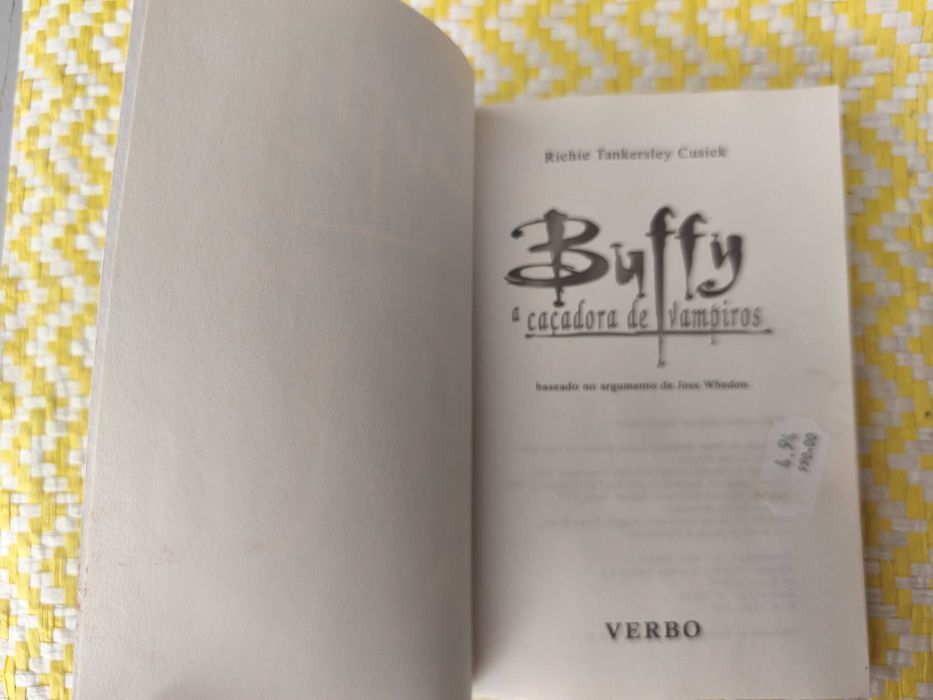 Buffy - A Caçadora de Vampiros
de Richie Tankersley Cusick