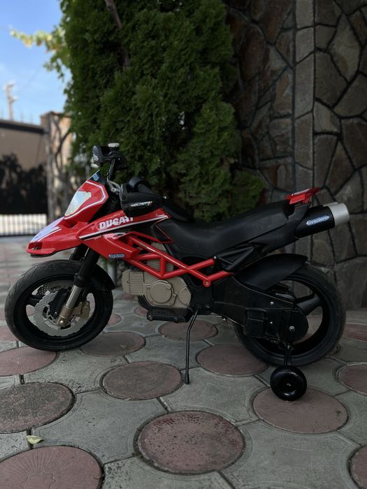 Дитячий електромотоцикл Peg Perego Ducati Hypermotard