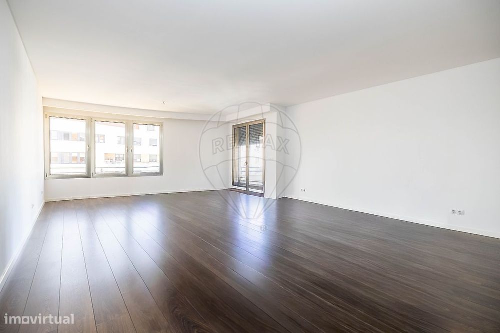 Apartamento T4 para arrendamento