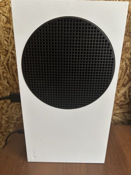 Продаю Xbox Series S