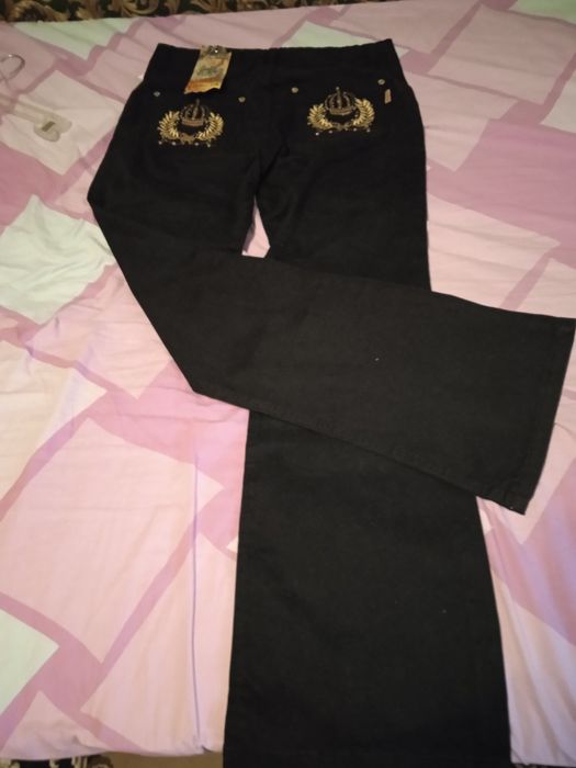 Черные джинсы Maserati с короной. Италия.