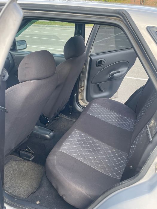 Машина Форд ескорт