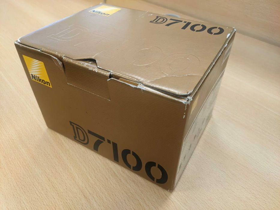 Nikon D7100 com 9300 disparos (inclui corpo, bateria e carregador)