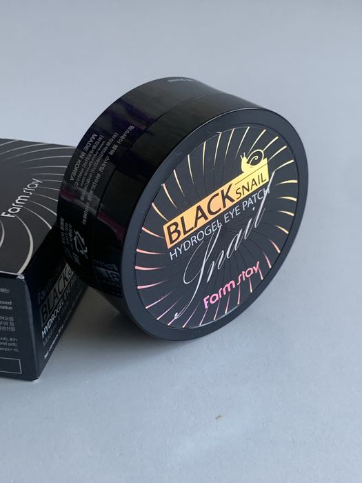 Black snail. Hydrogel eye patch