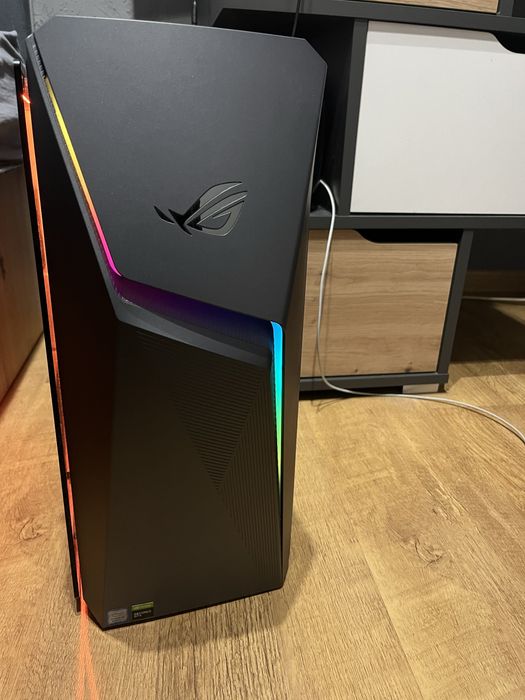 Komputer Republic of gamers oraz klawiatura w gratisie!