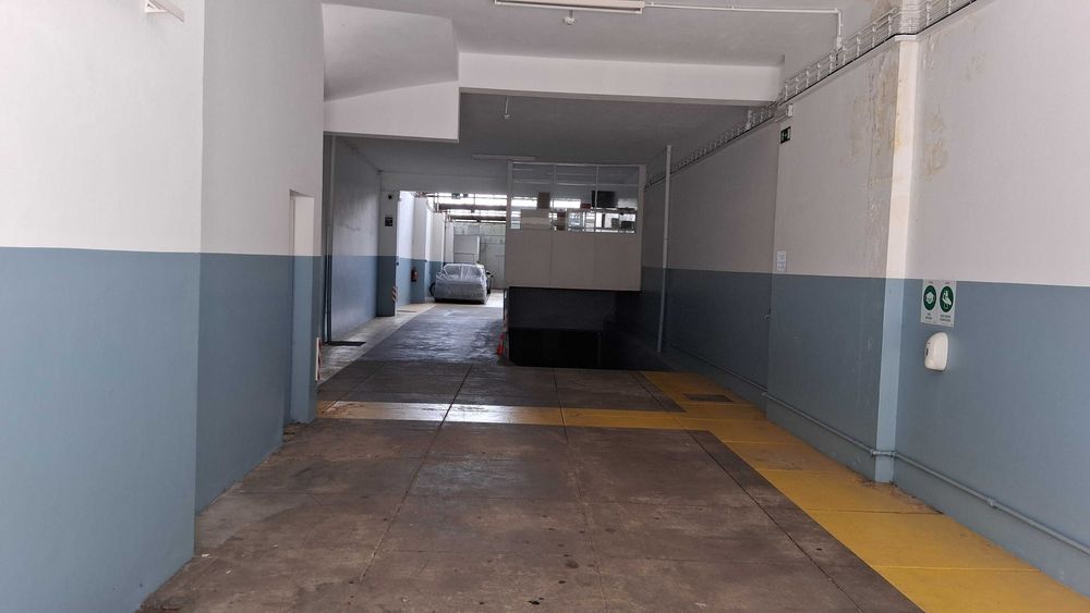 Garagem, armazém no Marquês, Porto