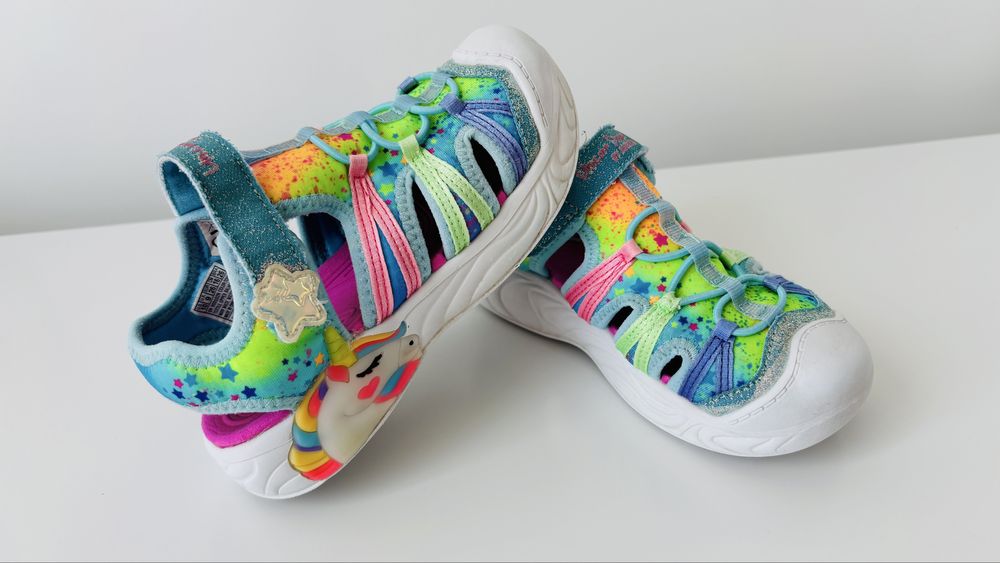 Sandálias SKECHERS tamanho 26 com LUZ